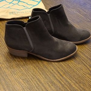 NWT DV8 bootie size 5.5